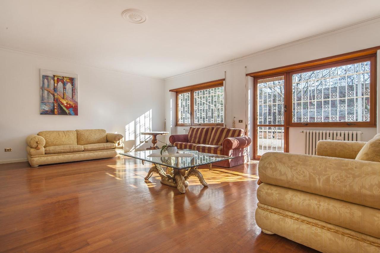 רומא Eur Luminous And Large Family Terrace Apartment מראה חיצוני תמונה